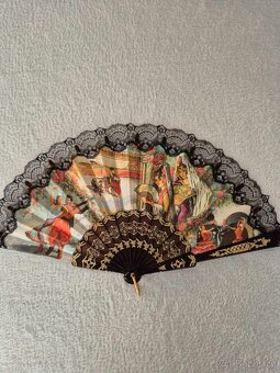 Set dvou španělských vějířů s krajkou rok 1992 - 3