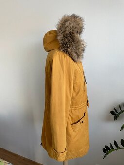 Hořčicově žlutá parka Reserved - 3