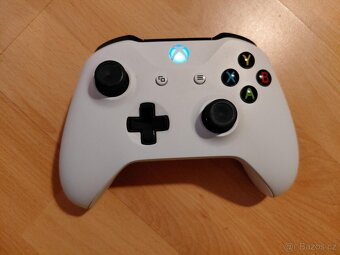 Xbox One S 500GB + hra zdarma – skvělý stav, málo hraný - 3
