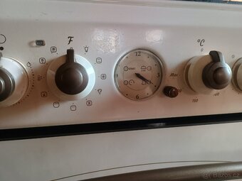 Kombinovaný sporák Indesit Retro IS5G8MHJ/E - 3