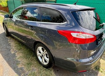 Ford Focus 1.0 EcoBoost Champions Edition - 3