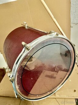 Buben na fandění. - 3