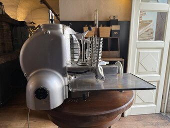 PRODÁM Nářezový stroj BERKEL 115 EP - 3