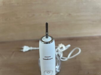 S onický kartáček Sonicare DiamondClean HX993B - 3