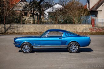 Ford Mustang Fastback - 3