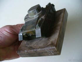 Stary kovovy model valecneho "OBRNENEHO VOZIDLA. - 3