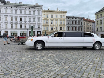 limuzína Lincoln Town Car V8 - 3