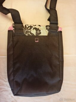 černá taška přes rameno se vzorem na boku - 3