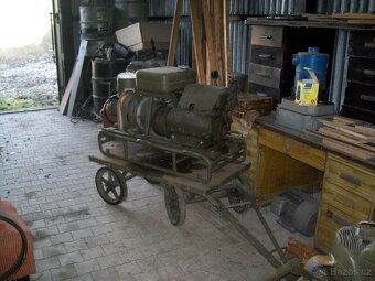PRODÁM   motorové  pístové  čerpadlo - 3