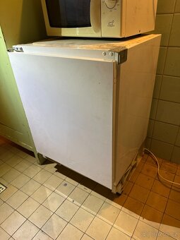 Prodám vestavěnou ledničku s mražákem Zanussi ZU9144 - 3