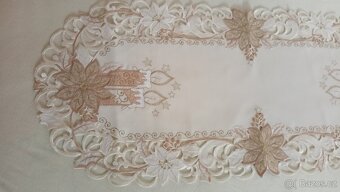 Krásný vánoční ubrus 87 x 37 cm - 3