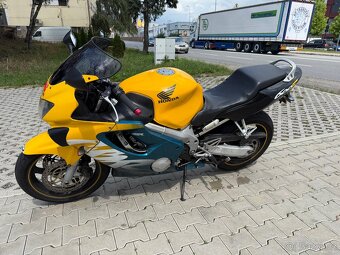Honda CBR F4 - 3