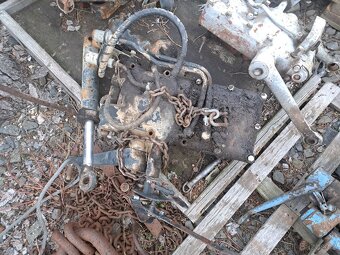 Víko hydrauliky zetor uřI - 3