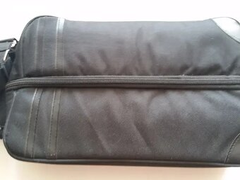 Nerezová termoska a 2 hrnky v cestovní tašce s popruhem - 3