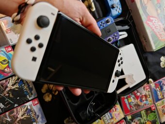 NINTENDO SWITCH OLED + HROMADA HER A PŘÍSLUŠENSTVÍ - 3