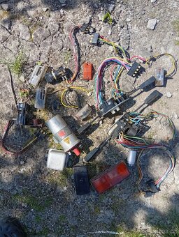 Prodám na Škoda 120 nové a použité náhradní díly. - 3