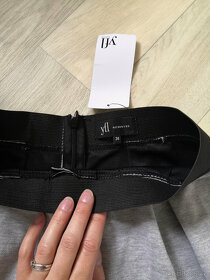 šedá sukeň s černým pasem XS - 3