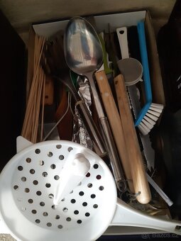 Staré nádobí, příbory, nože - 3