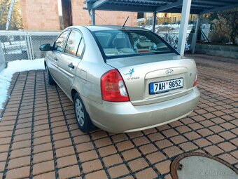 2007 Hyundai Accent - 3