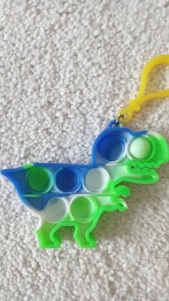 Prodám hrad, klíčenku, čelenku, lego, hračky - 3