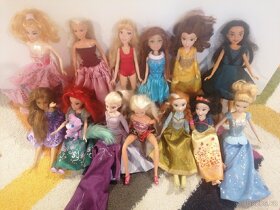 Prodám 13 panenek Barbie vč oblečení i pejska - 3
