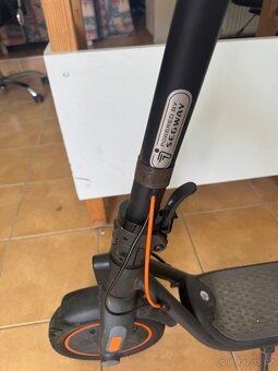 Elektrokoloběžka Ninebot Segway F40E - 3