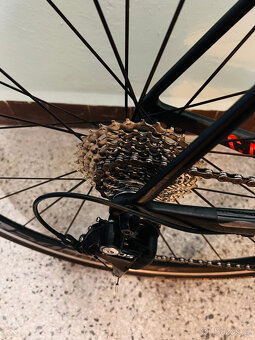 KARBONOVÉ SILNIČNÍ KOLO: CANYON ENDURACE CF - 3