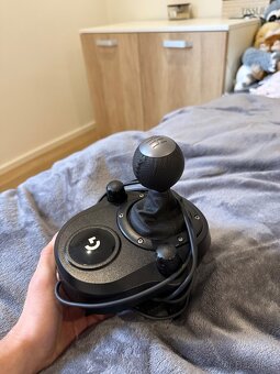 Prodám nový volant Logitech g920 + pedály a řadící páka - 3