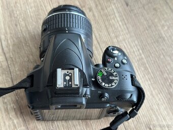 NIKON D3300 3 x OBJEKTIV 2 x BATERIE 5287 SNÍMKŮ - 3