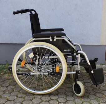 132-Mechanický invalidní vozík Meyra. - 3