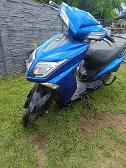 Skútr HECHT EQUIS - 3