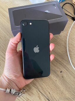 Iphone SE 64gb 2020 cerny - 3
