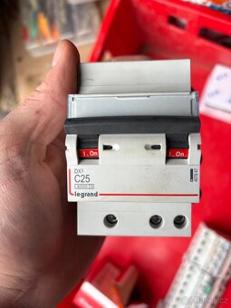 Elektroinstalační materiál- přebytky - 3