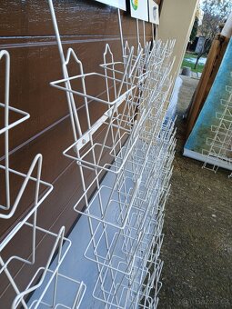 Kovový stojan na katalogy-noviny- nástěnný - 3