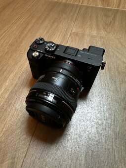 Prodám Sony a7c + tri objektivy - 3