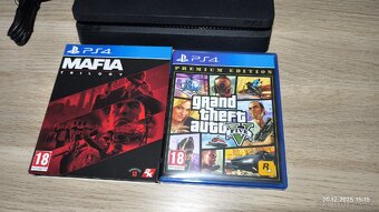 PlayStation 4 slim - 3