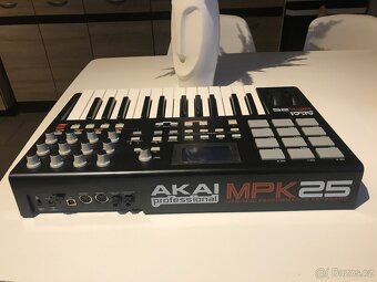 MIDI klávesy Akai MPK25 - 3