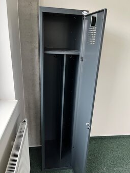 Šatní skříň kovová - 3