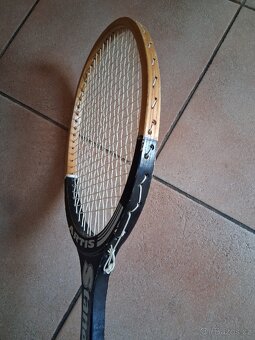 Stará raketa Artis - 3