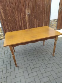 Jídelní stůl dřevěný - 3