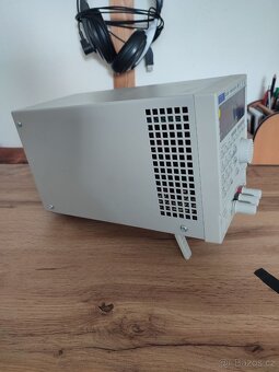 Programovatelný laboratorní zdroj - 3