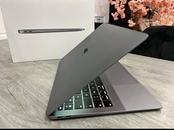 Macbook Air 13 (2020) - 3