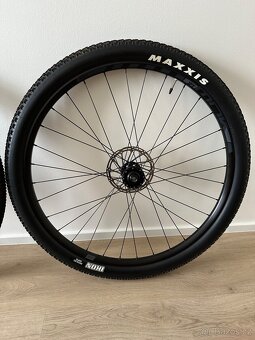 Prodám zapletená kola 29” s pevnými osy - 3