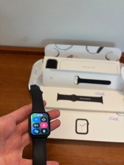 Apple watch series 4 44MM Space Gray - 3