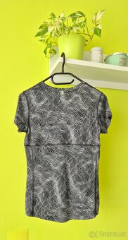 Černobílé dámské tričko Nike - 3
