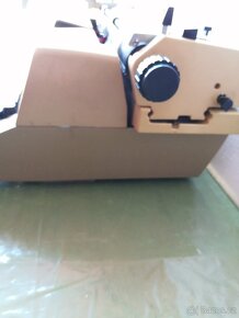 Prodám mechanicky psací stroj Konsul - 3