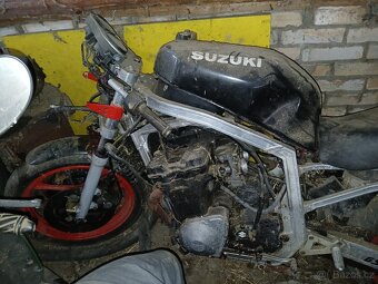 Suzuki GSXR - 3