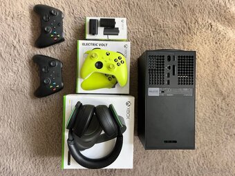 Xbox Series X - Carbon Black - 3