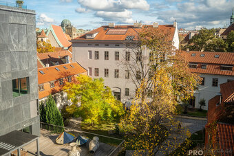 Prodej tichého bytu na Starém Městě s výhledem - 3