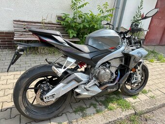 Aprilia Tuono 660 - 3